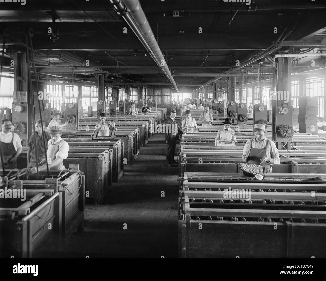 Lavoratori nel reparto di placcatura, National Cash Register Azienda, Dayton, Ohio, Stati Uniti d'America, circa 1902 Foto Stock