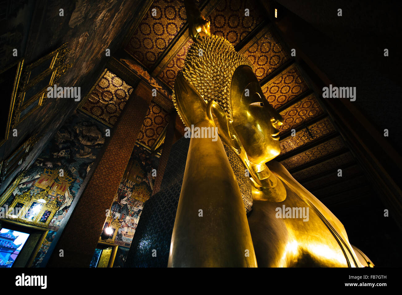 Il Buddha reclinato al Wat Pho a Bangkok, Thailandia. Foto Stock