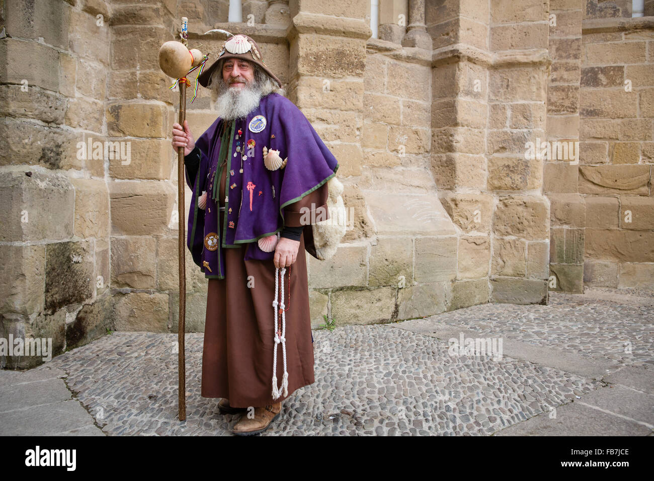 16/10/15 Camino de Santiago pellegrino in abito tradizionale in Santo  Domingo de la Calzada, La Rioja, Spagna Foto stock - Alamy