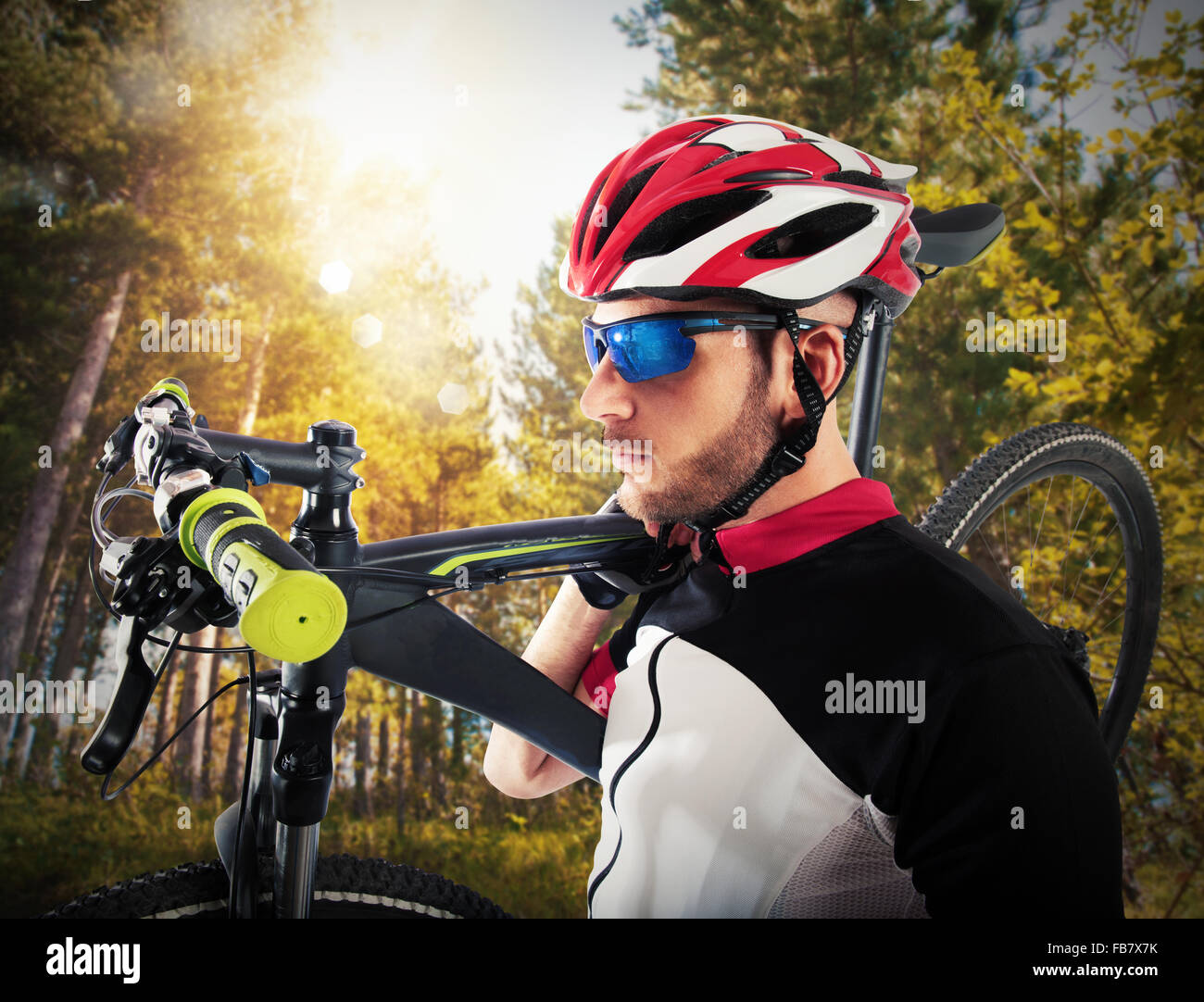 Ciclista e la sua mountain bike Foto Stock