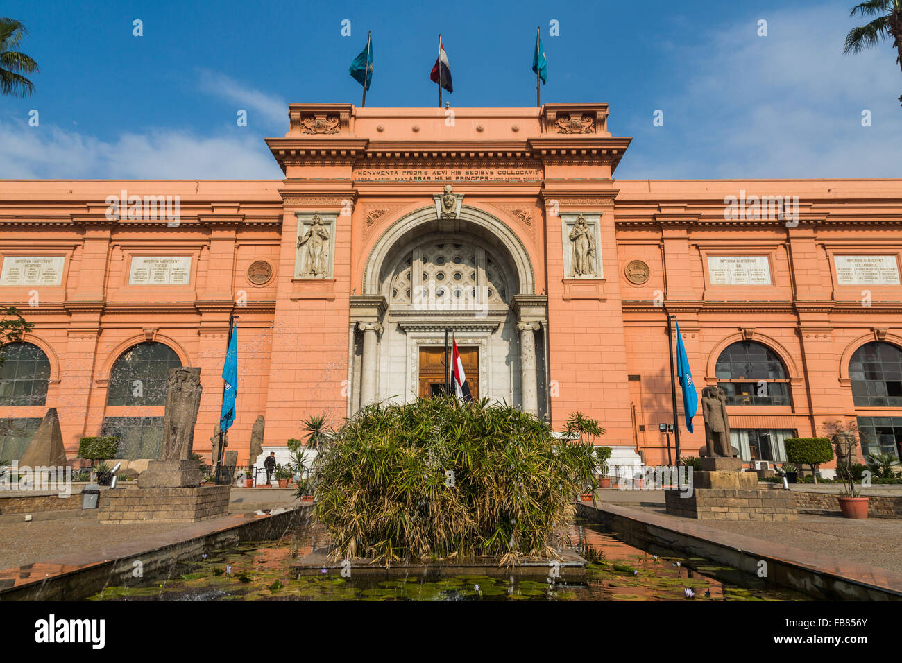 Ingresso facciata, il Museo Egizio del Cairo, Egitto Foto Stock