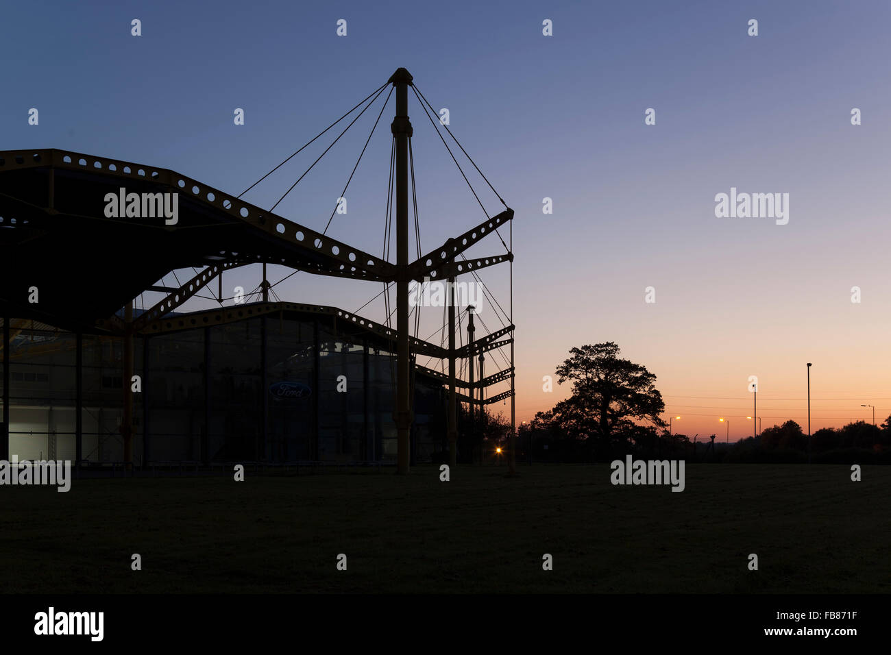 Edificio di spettro all'alba, precedentemente noto come la Renault Edificio, Swindon Foto Stock