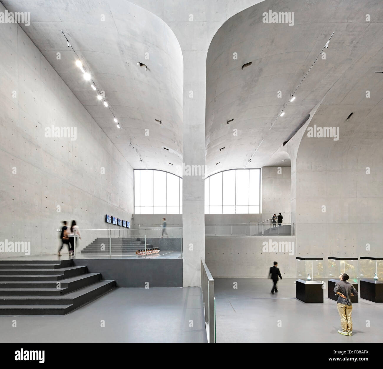 Multi-livello sale espositive. Museo lungo West Bund, Shanghai, Cina. Architetto: Atelier Deshaus, 2015. Foto Stock