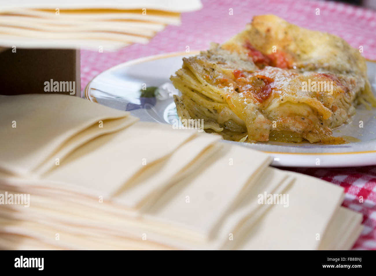 Lasagne al pesto alla genovese di basilico Foto Stock
