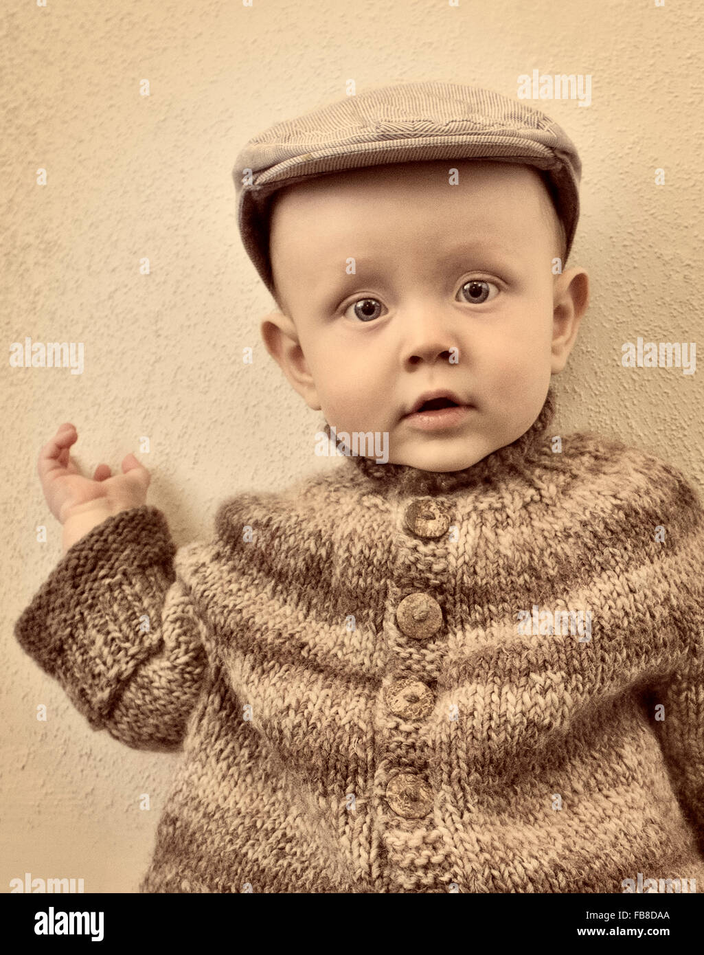 Ritratto di simpatici baby boy (6-11 mesi) Foto Stock