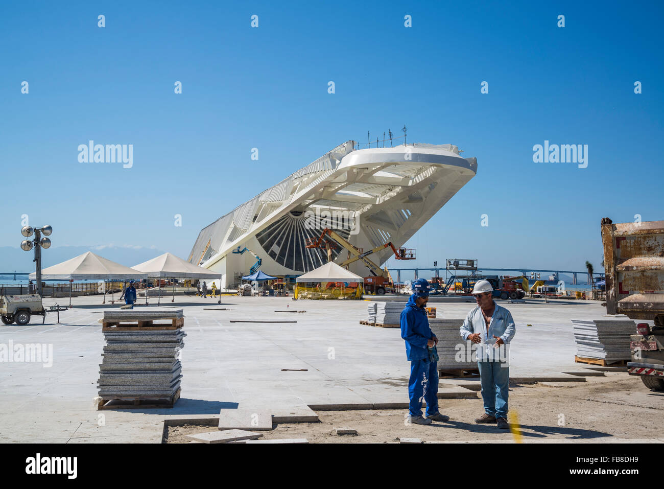 La costruzione del museo di domani, progettato da Santiago Calatrava, Praca Maua, Rio de Janeiro, Brasile Foto Stock