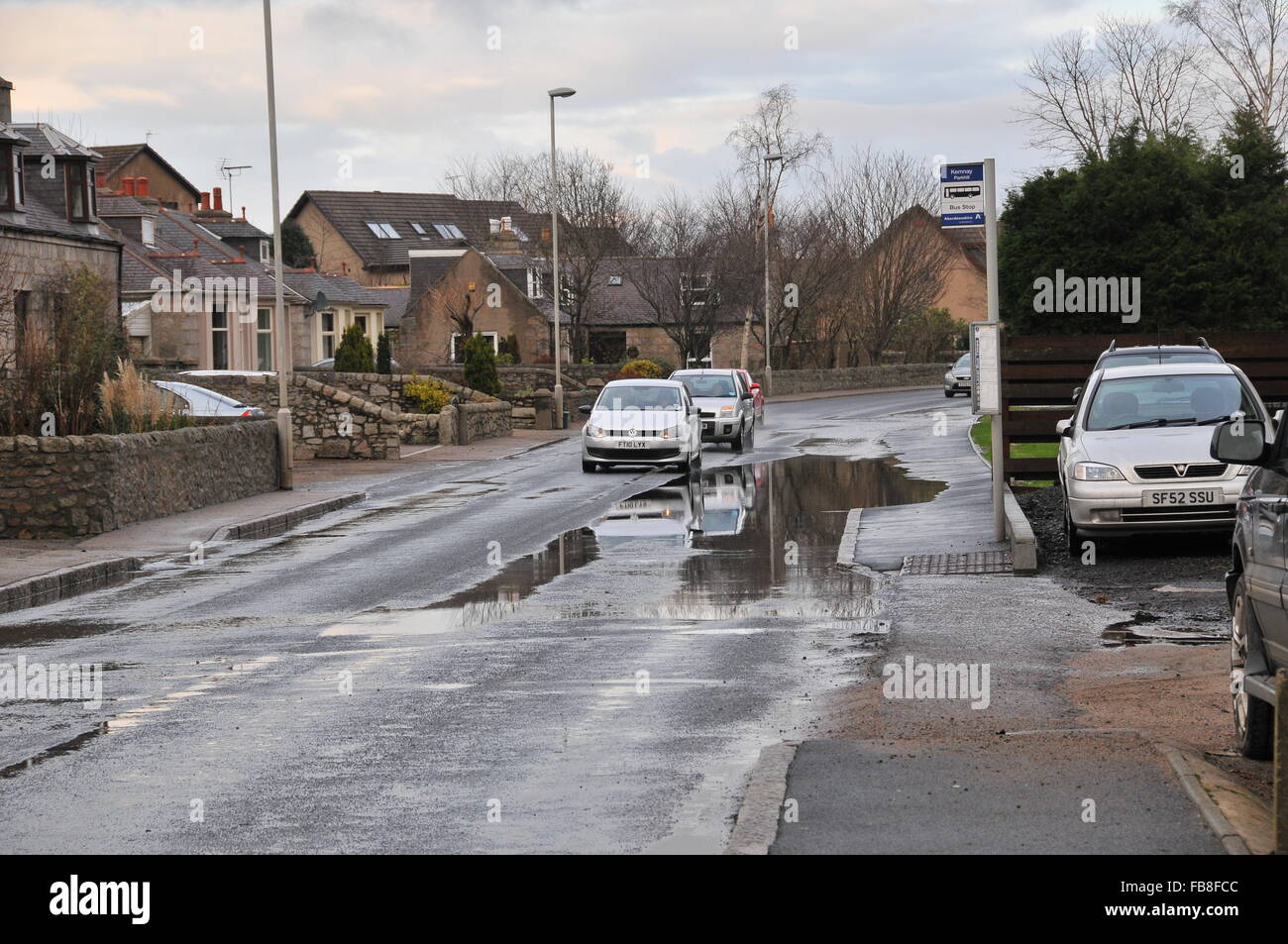 Kemnay, Aberdeenshire, Scotland, Regno Unito. 11 gennaio, 2016. uk meteo. inondazione in garage kirkstyle, kemnay Foto Stock