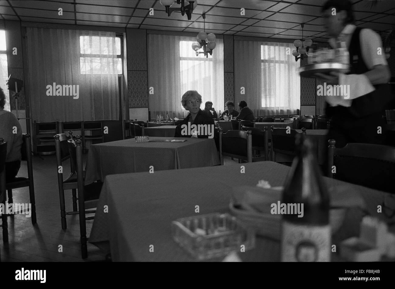 Sguardo su Bupapest al tempo degli anni Novanta. - 1990 - Ungheria / Budapest - sguardo su Bupapest al tempo degli anni Novanta. - La donna in un ristorante. - Philippe Gras / Le Pictorium Foto Stock