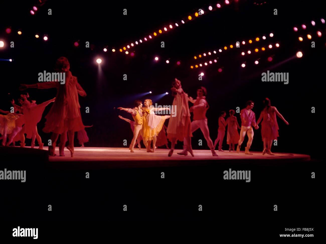 Maurice BEJART ; coreografo di "Romeo e Giulietta" ballet . 1966 - Francia / Ile-de-France (Regione) / Paris - Maurice BEJART ; coreografo di "Romeo e Giulietta" ballet . - Maurice BEJART ; - Romeo e Giulietta ; - - Philippe Gras / Le Pictorium Foto Stock