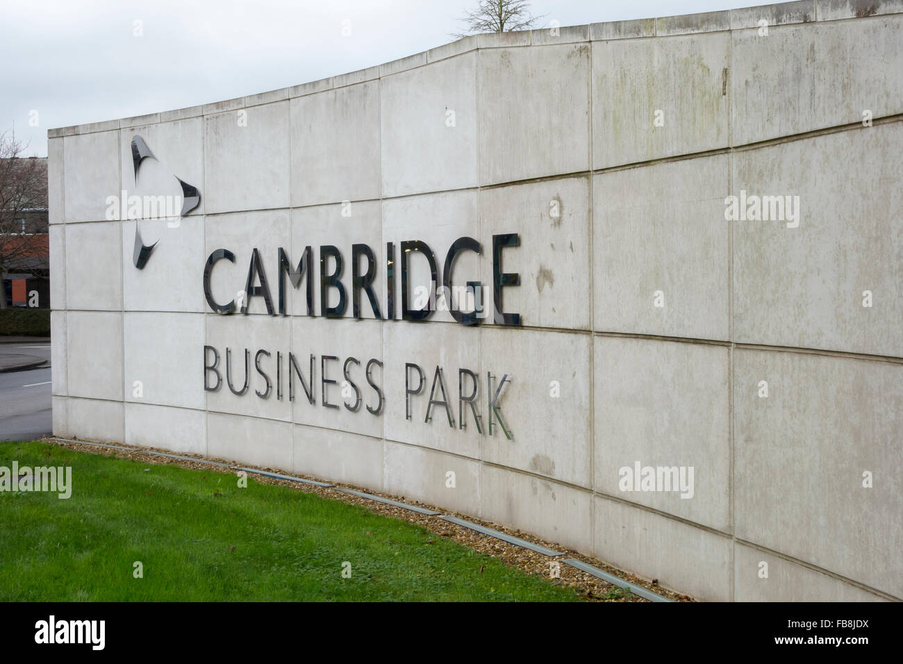 Parete in corrispondenza di ingresso al Cambridge Business Park Milton Road Cambridge Inghilterra England Foto Stock