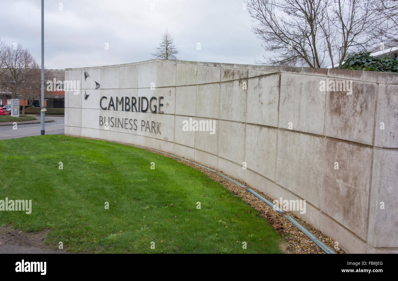 Parete in corrispondenza di ingresso al Cambridge Business Park Milton Road Cambridge Inghilterra England Foto Stock