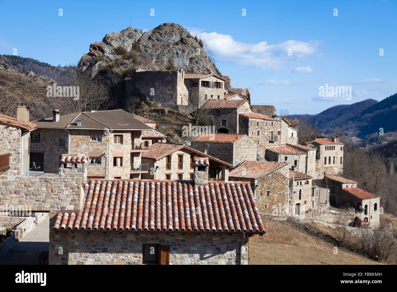 Un rurale strade della cittadina chiamata La Roca nella regione Ripollès, la Catalogna. © Joan Gosa Badia Foto Stock