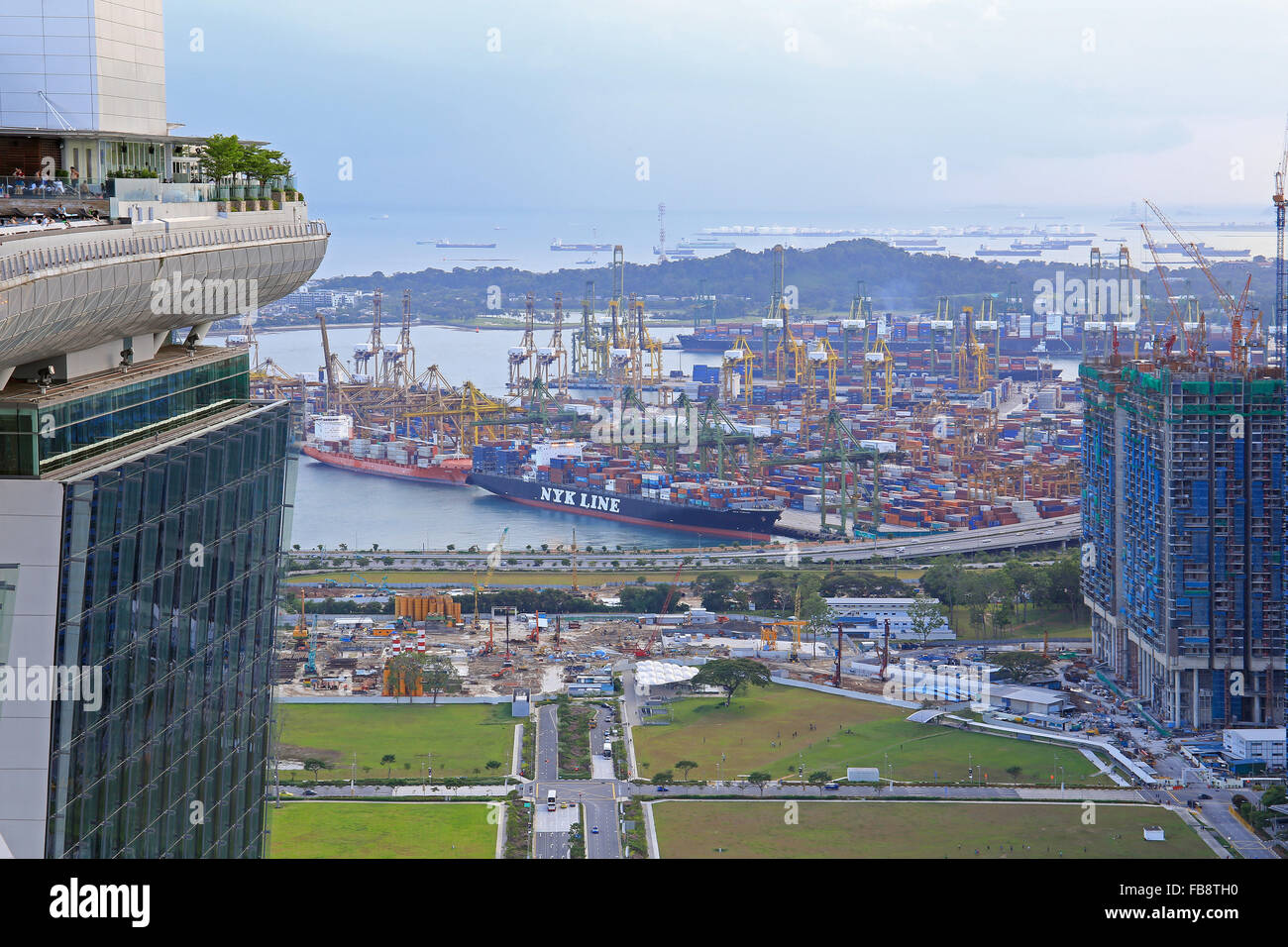 Vista da Marina Bay Sands Hotel Infinity Pool. Singapore Foto Stock