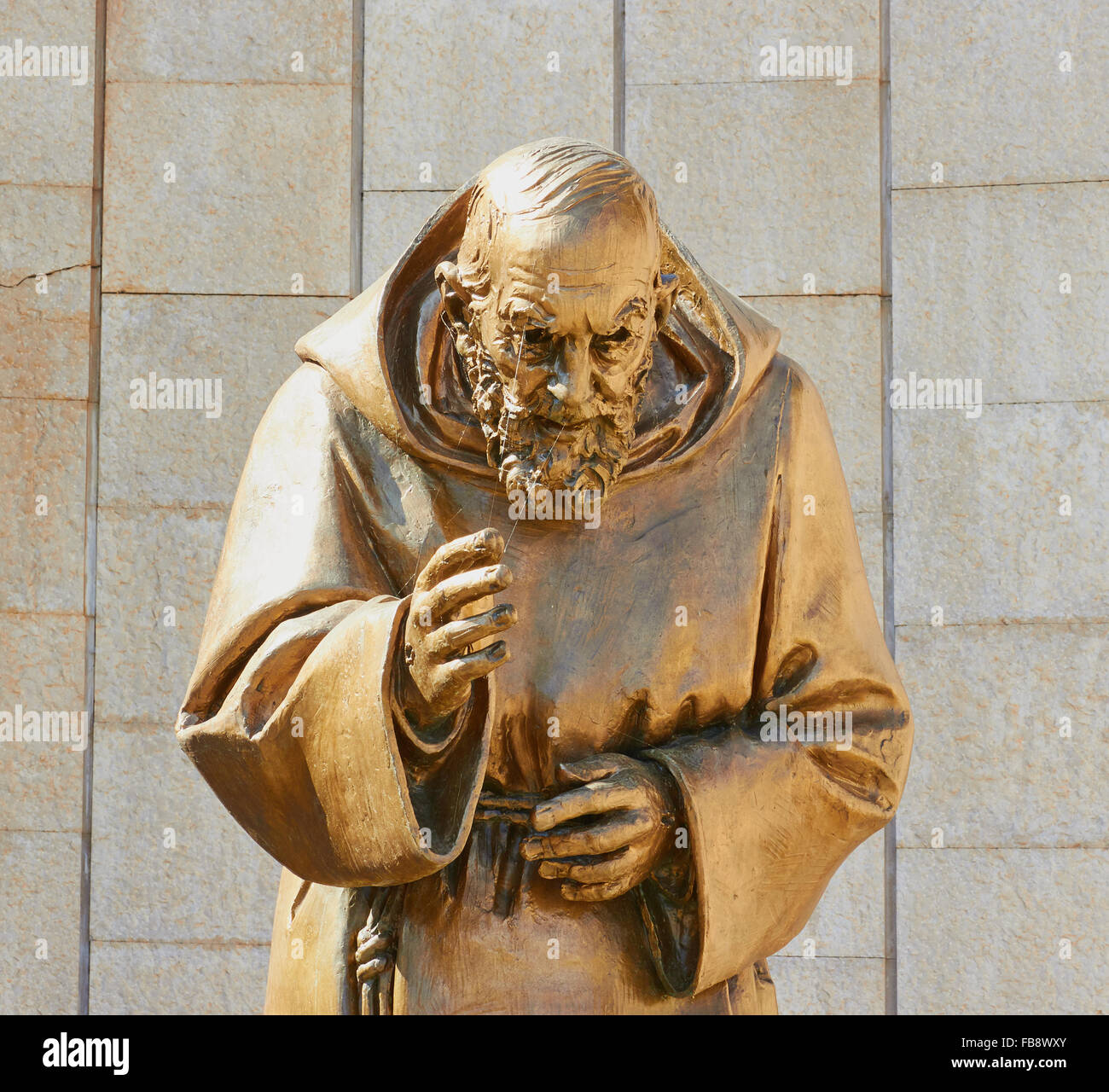 Statua in bronzo di Padre Pio da Francesco Messina San Giovanni Rotondo Puglia Puglia Provincia di Foggia Italia Europa Foto Stock