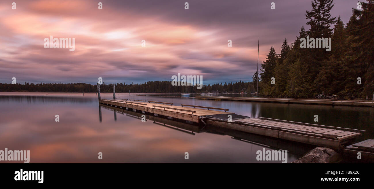 Comox Lake è un lago di acqua dolce situato a metà Isola di Vancouver, British Columbia, Canada. Foto Stock