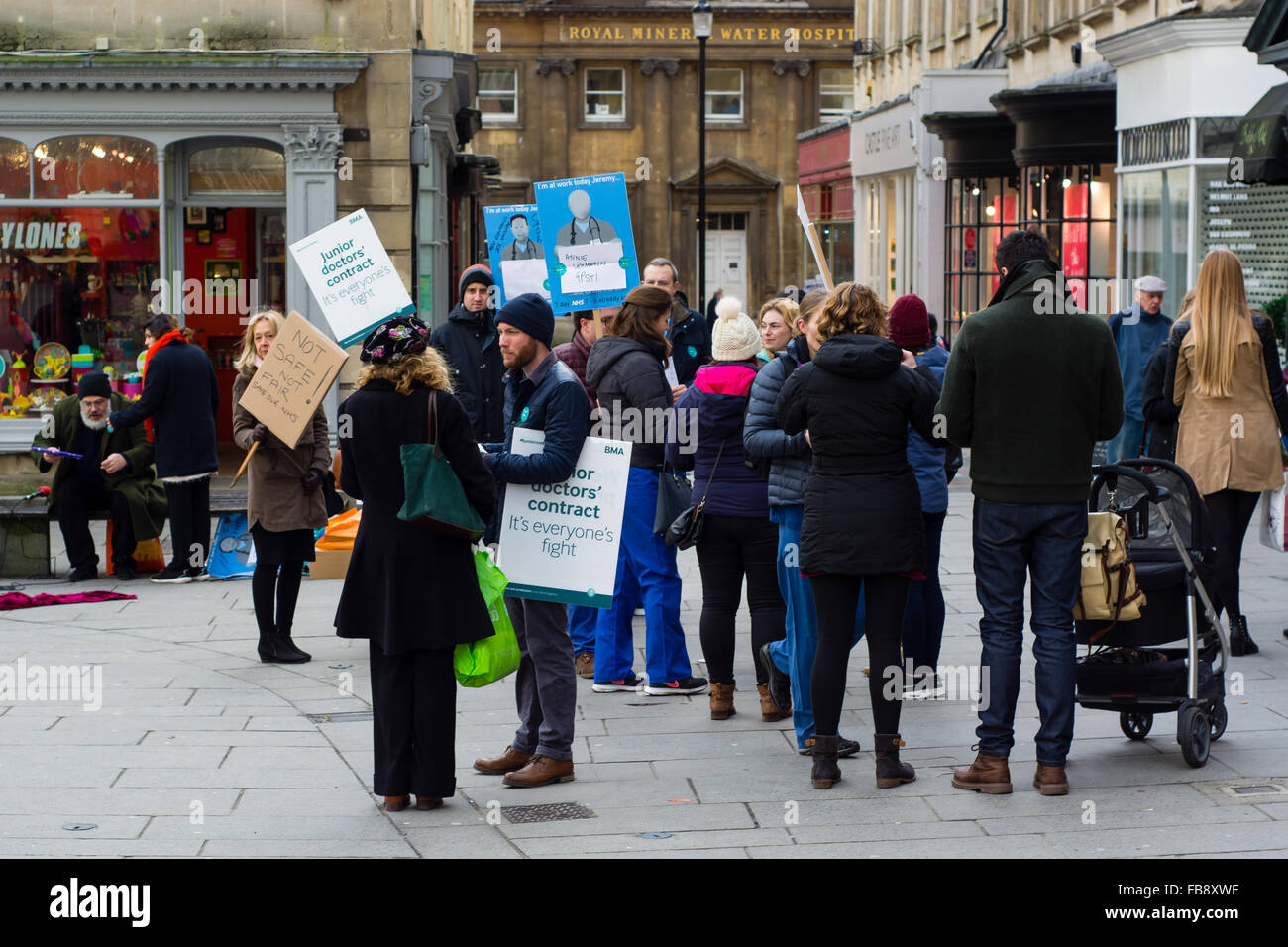 Bath, Regno Unito. Il 12 gennaio, 2016. I medici di parlare al pubblico in bagno, UK Credit: Ian Redding/Alamy Live News Foto Stock