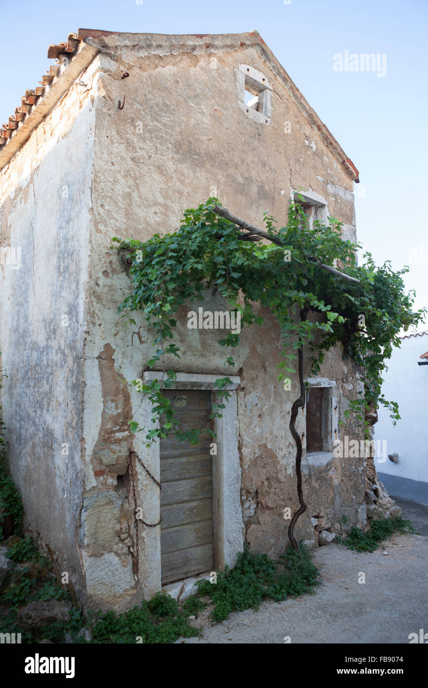 Disabitata vecchia casa, Dobrinj, Isola di Krk, Croazia Foto Stock