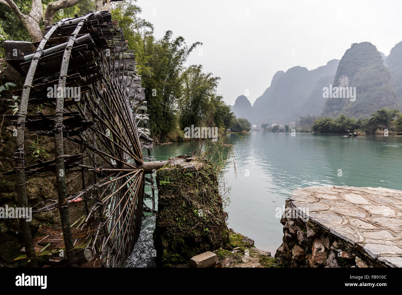 Mulino ad acqua sul fiume Yulong Foto Stock