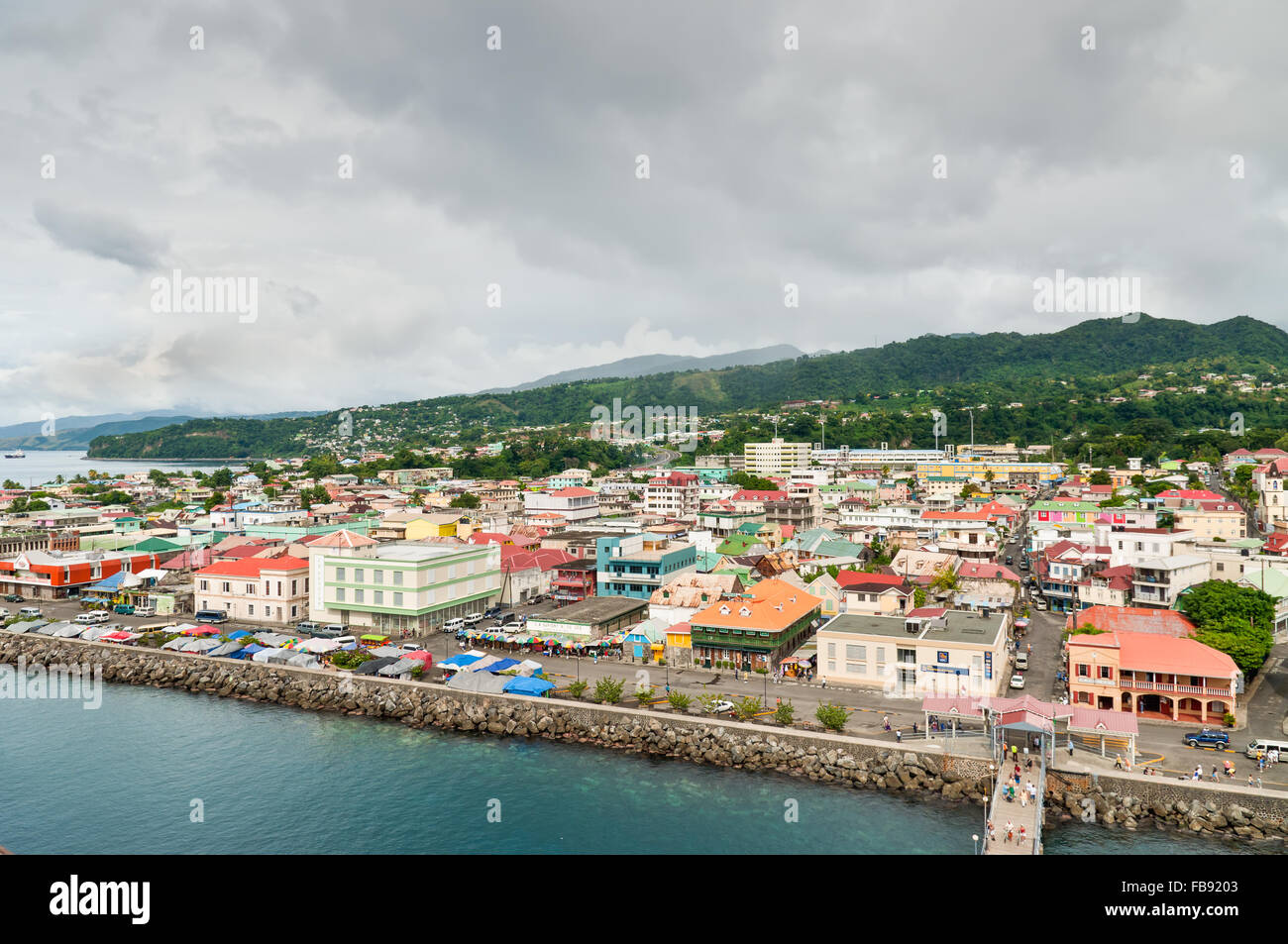 Roseau su un giorno nuvoloso, Dominica. Foto Stock