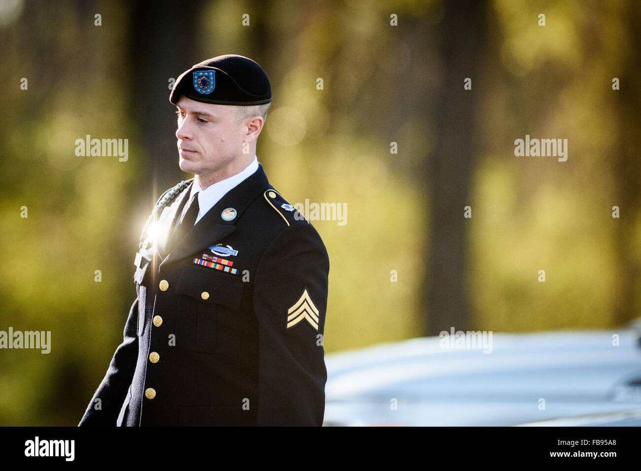 Fort Bragg, NC, USA. 12th Jan, 2016. Sgt. Bowe Bergdahl arrives for a pretrial hearing at the Fort Bragg courthouse on Tuesday, Jan. 12, 2016 on Fort Bragg, N.C. Bergdahl, who walked off a base in Afghanistan in 2009 and was held by the Taliban for five years, faces charges of desertion and misbehavior before the enemy. Credit:  Andrew Craft/ZUMA Wire/Alamy Live News Foto Stock