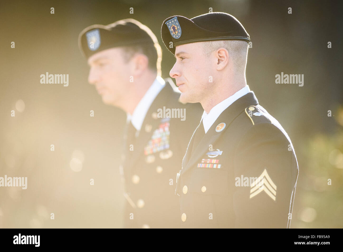 Fort Bragg, NC, USA. 12th Jan, 2016. Sgt. Bowe Bergdahl arrives for a pretrial hearing at the Fort Bragg courthouse on Tuesday, Jan. 12, 2016 on Fort Bragg, N.C. Bergdahl, who walked off a base in Afghanistan in 2009 and was held by the Taliban for five years, faces charges of desertion and misbehavior before the enemy. Credit:  Andrew Craft/ZUMA Wire/Alamy Live News Foto Stock