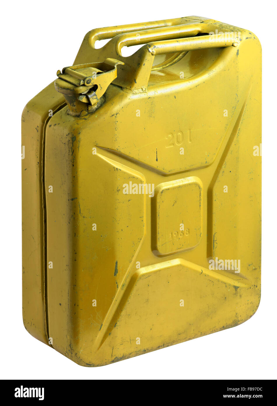 Dirty old giallo usata del serbatoio del carburante con il tappo chiuso isolato a un angolo su sfondo bianco Foto Stock