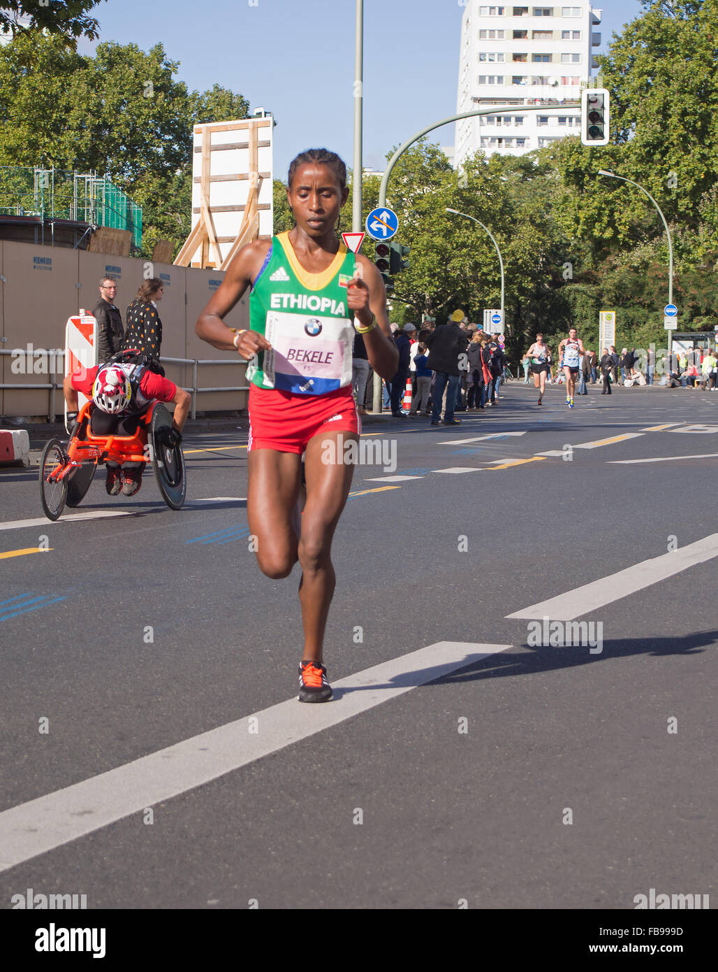 Berlino, Germania - 27 Settembre 2015: Bezunesh Bekele alla maratona di Berlino 2015 Foto Stock