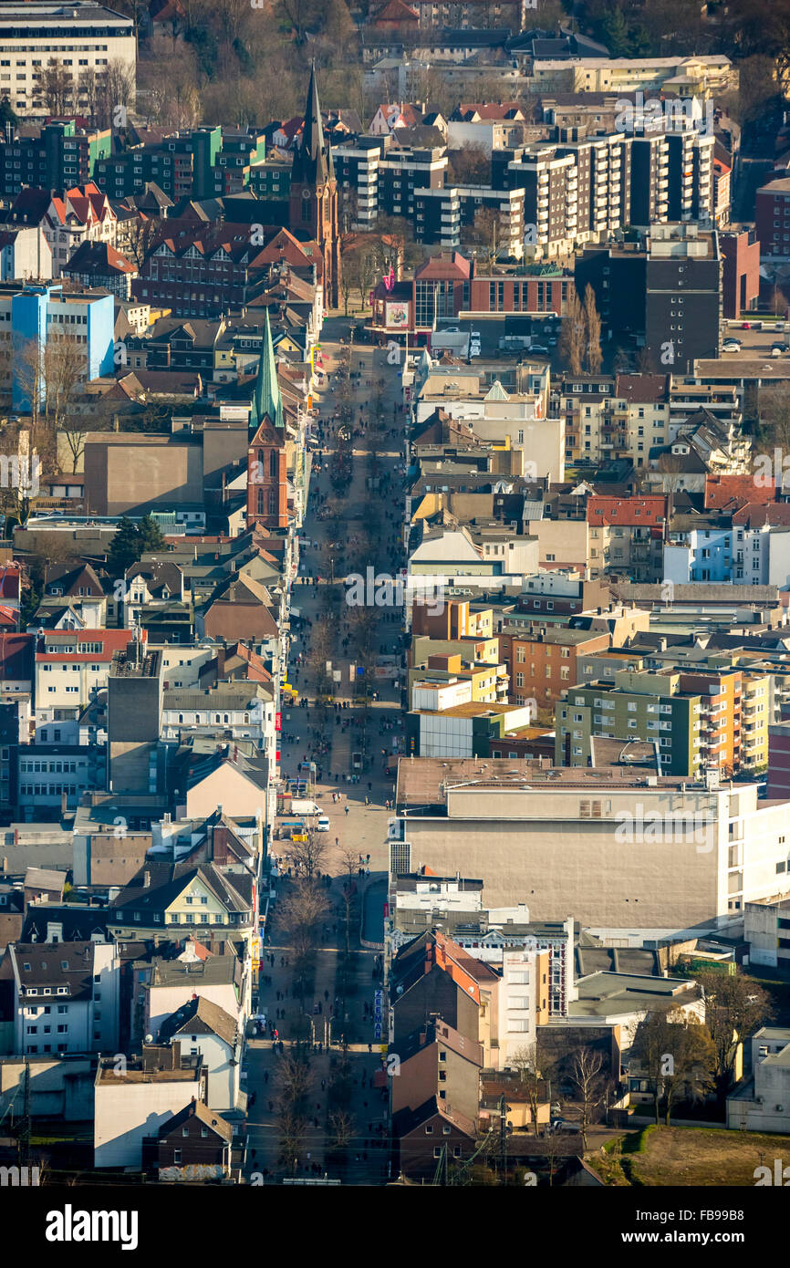 Vista aerea, via dello shopping Bahnhofstrasse zona pedonale con Bonifacio chiesa e la chiesa a croce, Herne, la zona della Ruhr, Foto Stock