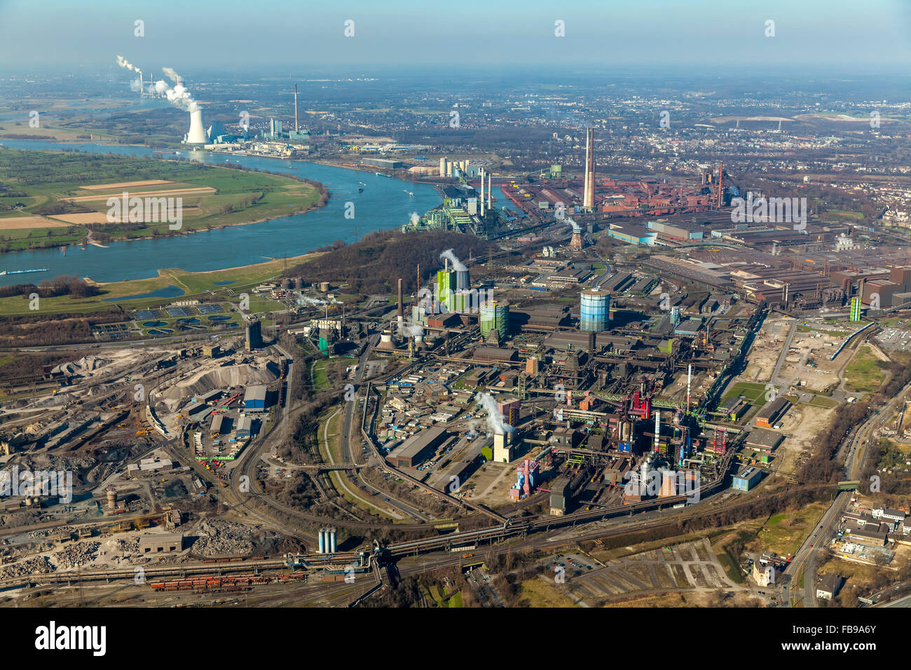 Vista aerea, guardando oltre la Thyssen in Bruckhausen / Schwelgern, Kaiser-Wilhelm-Straße Bruckhausen, acciaierie e la produzione di acciaio, Foto Stock