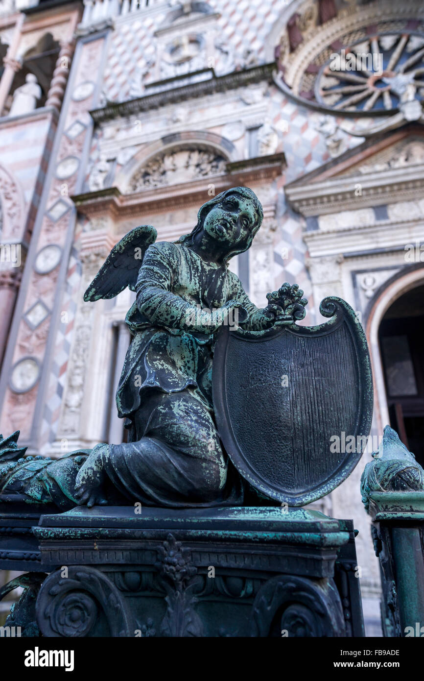 Statua che si trova nella parte anteriore della Cappella Colleoni a Bergamo Foto Stock