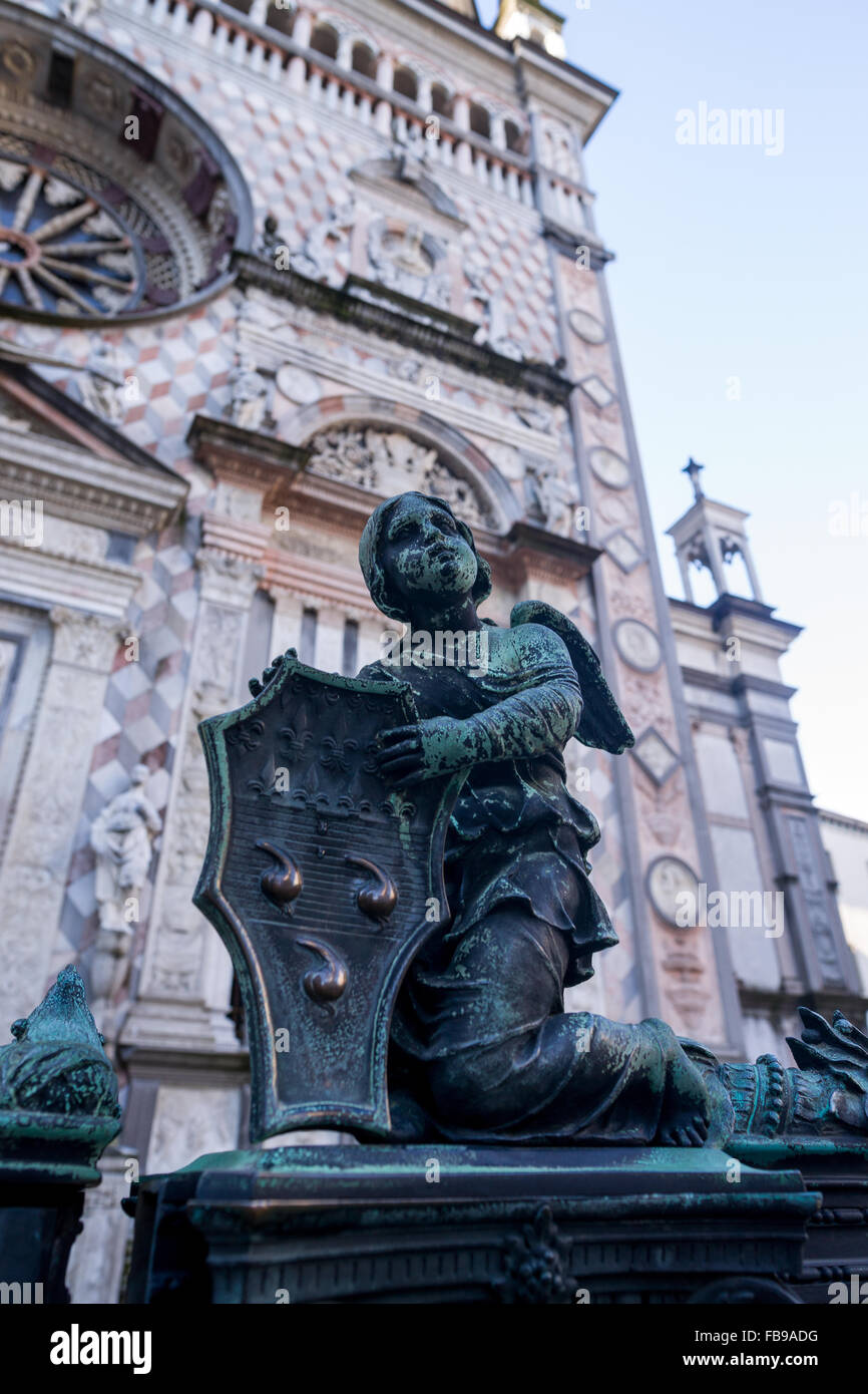Statua che si trova nella parte anteriore della Cappella Colleoni a Bergamo Foto Stock
