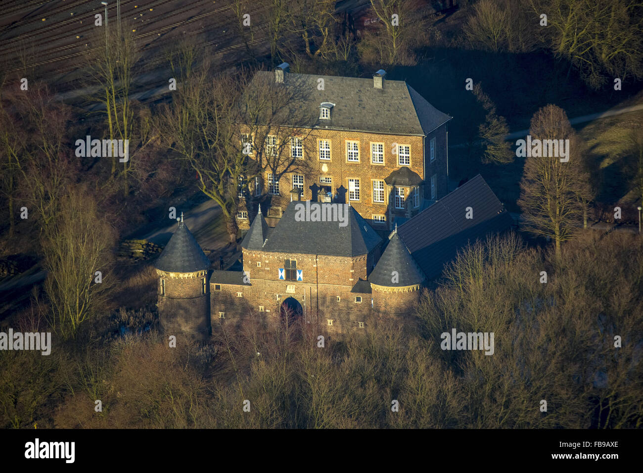 Vista aerea, castello Vondern nel tardo inverno luce, Oberhausen, Ruhr, Renania settentrionale-Vestfalia, Germania, Europa, vista aerea, Foto Stock