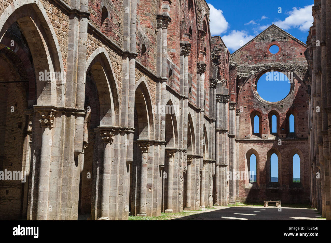 Abbandonata la chiesa gotica in Italia Foto Stock