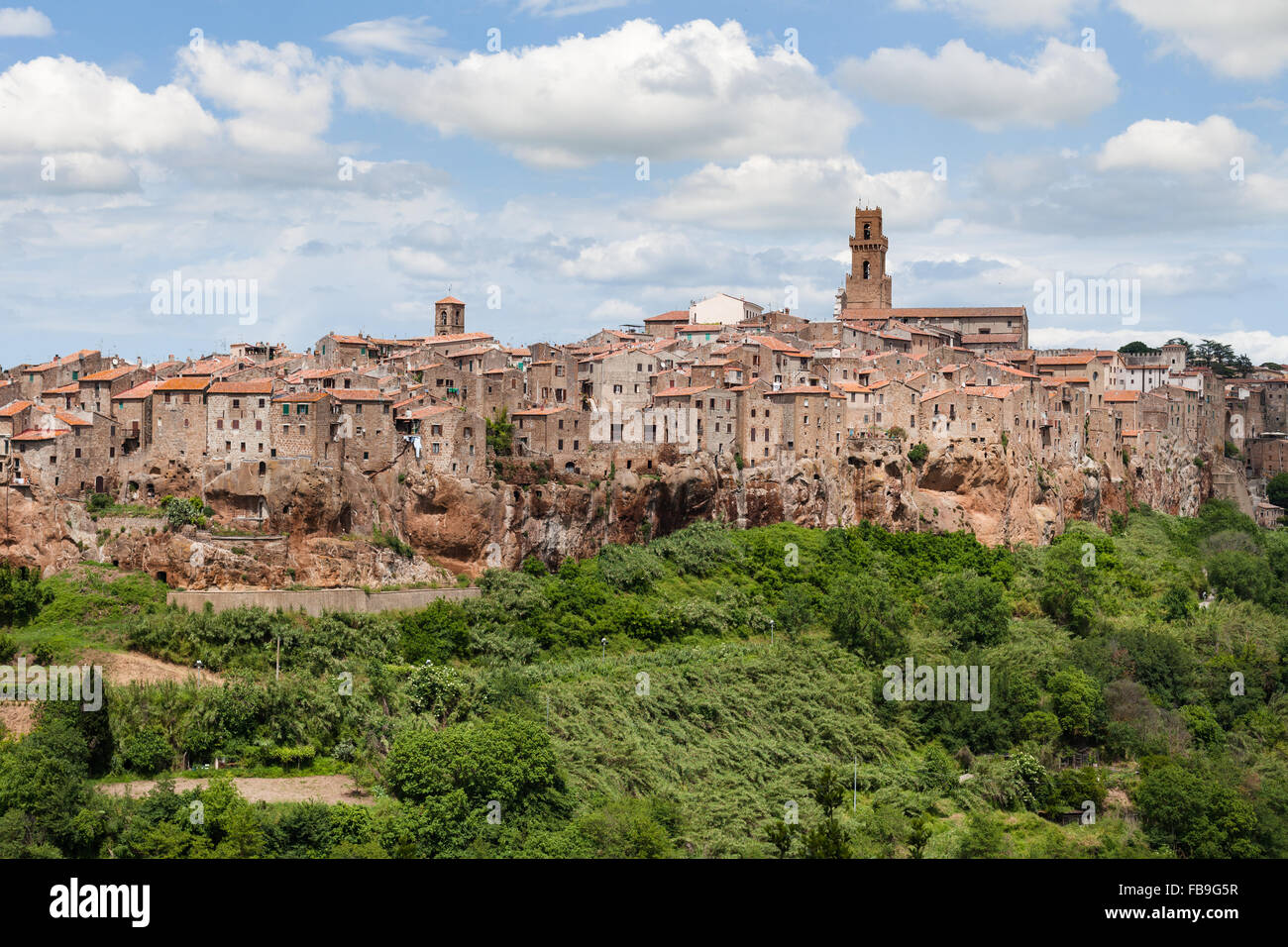 Città storica sulla scogliera, Pitigliano Italia Foto Stock