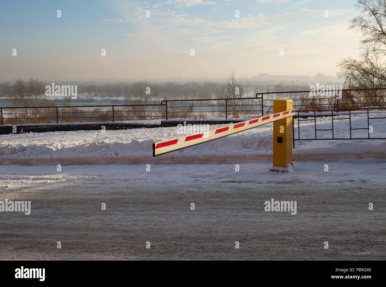 Veicolo barriera di sicurezza per il parcheggio in inverno Foto Stock