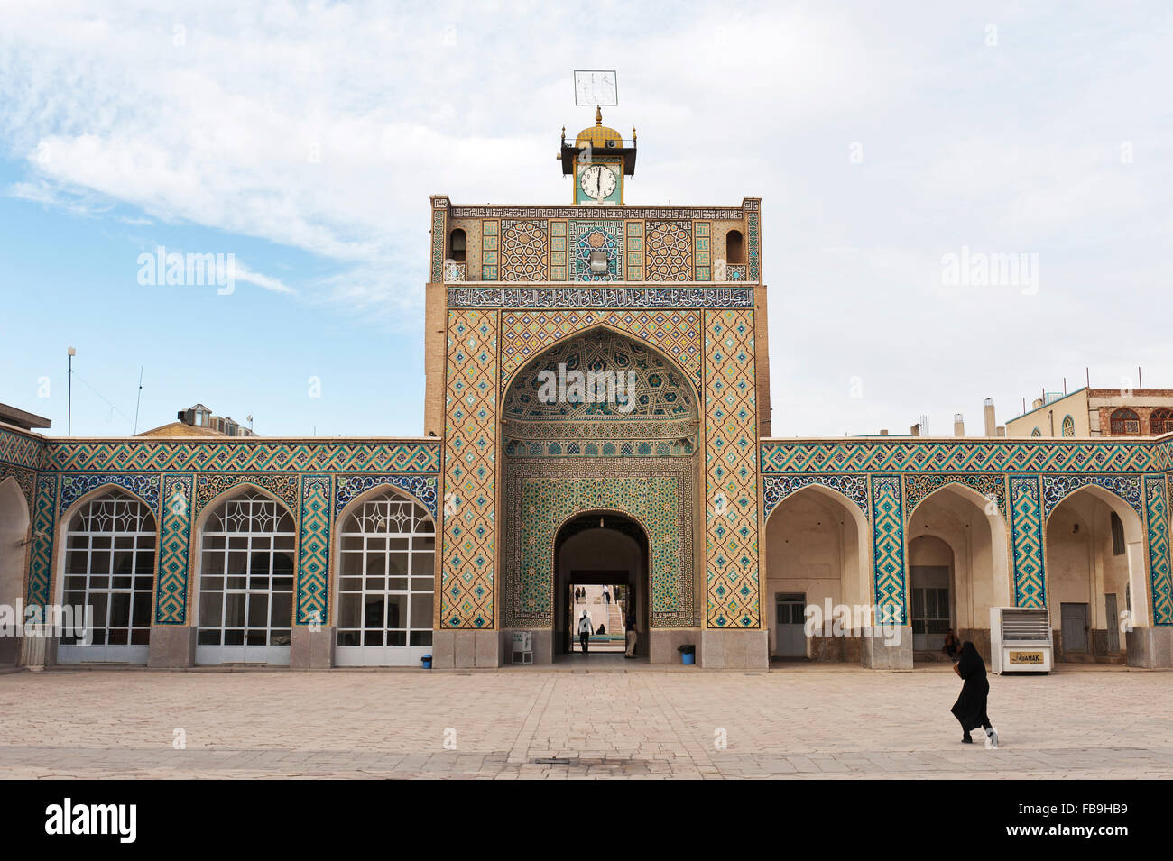 Cortile con ingresso Iwan, Moschea del Venerdì, la moschea di Jame, Kerman, Iran Foto Stock