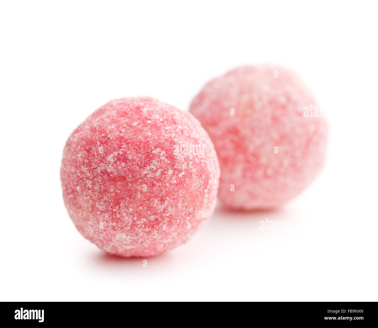 Marzapane rosa sfere su sfondo bianco Foto Stock