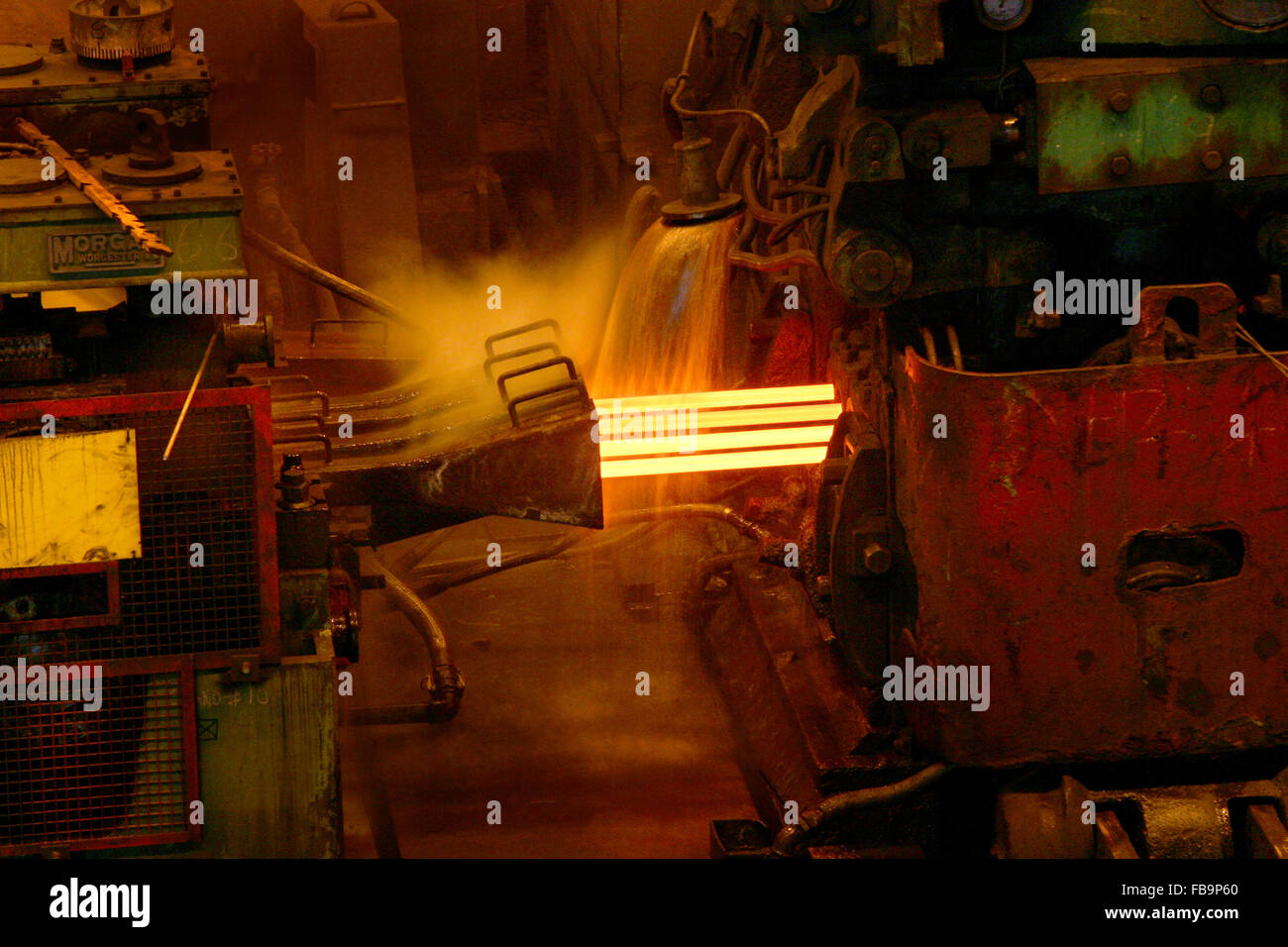 Acciaio laminatoio in funzionamento. Foto Stock