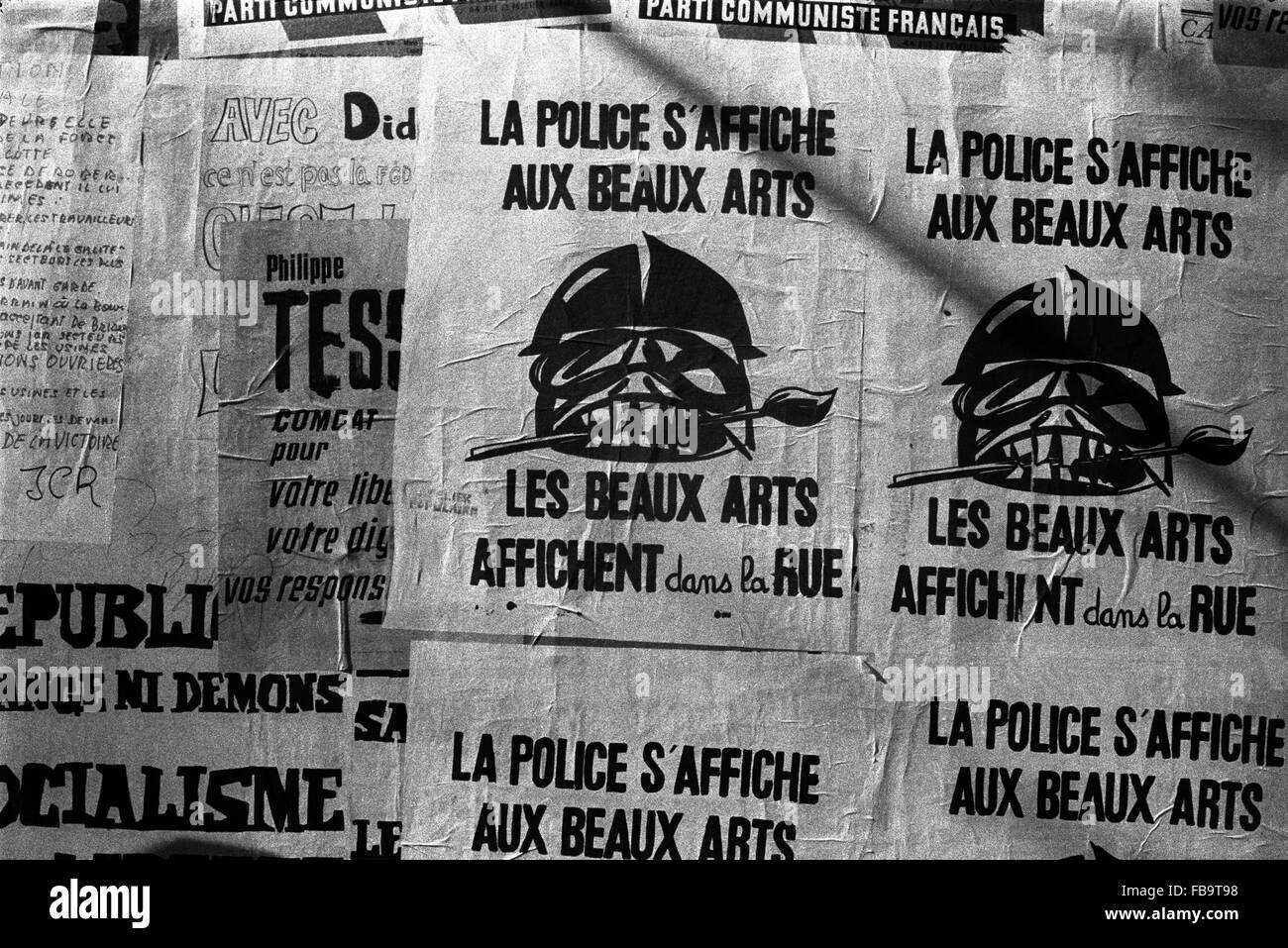 Gli eventi del maggio 1968 - Francia / Ile-de-France (regione) - Eventi di maggio 1968 - Poster contro la polizia francese durante le sommosse del 1968 a Parigi. Essa dice ' La polizia è stata vista in stile beaux-arts School; così gli studenti saranno viste sulle strade!" - Philippe Gras / Le Pictorium Foto Stock