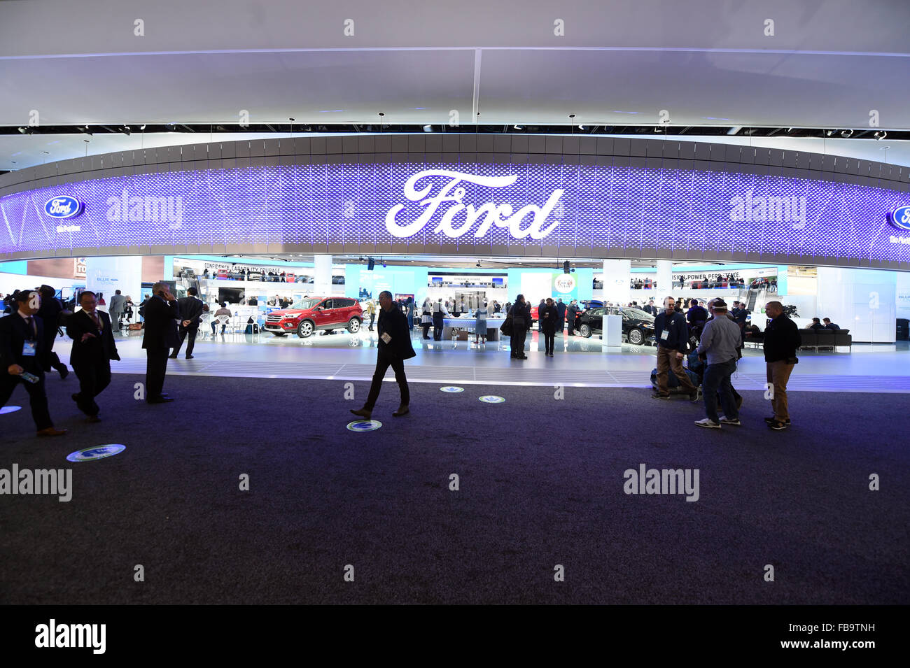 Detroit, Michigan, Stati Uniti d'America. Xii gen, 2015. La Ford stand visto durante la seconda giornata della stampa al North American International Auto Show (NAIAS) a Detroit, Michigan, Stati Uniti d'America, 12 gennaio 2015. Foto: ULI DECK/dpa/Alamy Live News Foto Stock