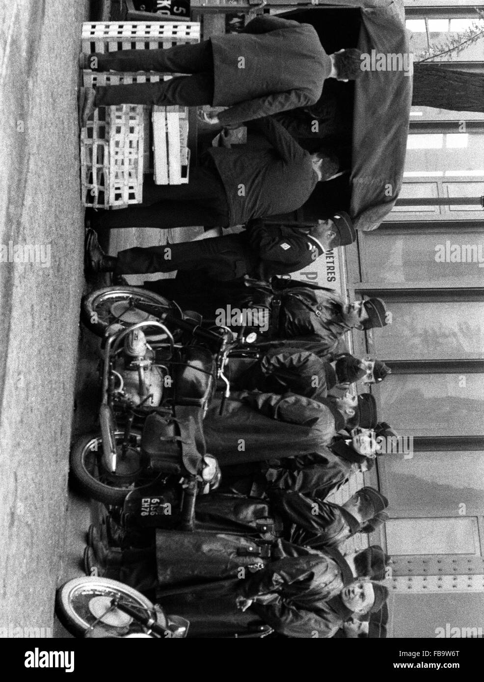 Gli eventi del maggio 1968. - - Eventi di maggio 1968. - La polizia di controllo e supervisione di tutte le merci durante i disordini sociali e movimento di protesta; 1968. - Philippe Gras / Le Pictorium Foto Stock