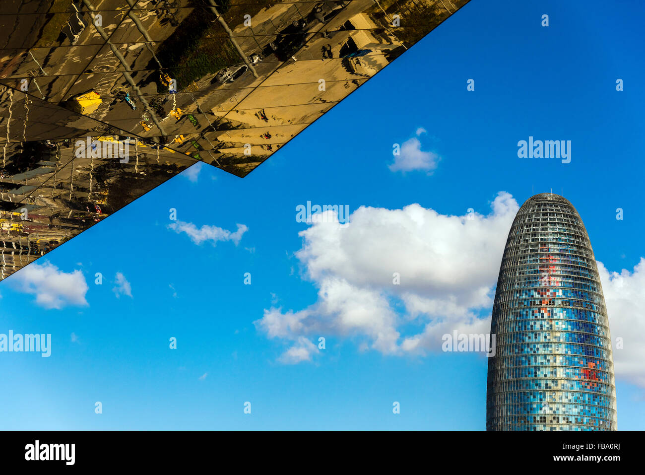 Torre Agbar grattacielo progettato dall architetto francese Jean Nouvel, Barcellona, in Catalogna, Spagna Foto Stock