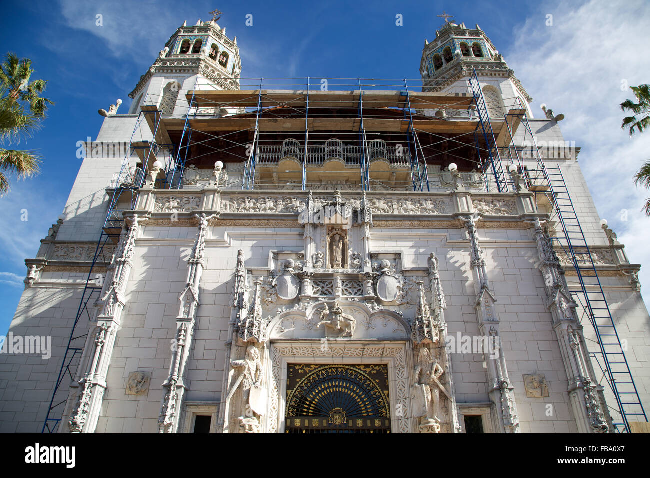 Il Castello di Hearst e tetto anteriore. Foto Stock