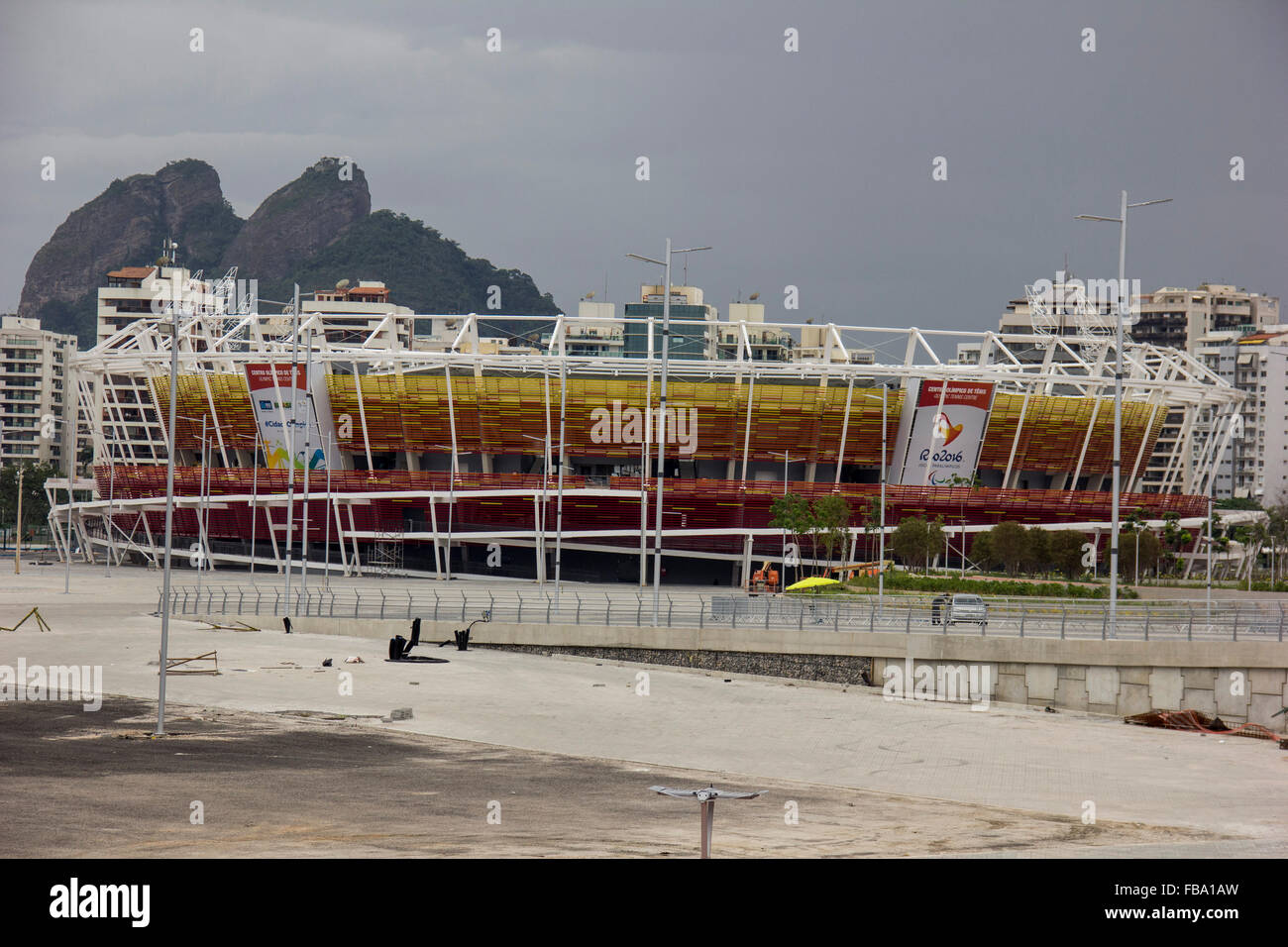 Rio de Janeiro, Brasile, 12 Gennaio 2016: con soli 205 giorni all'inizio dei Giochi Olimpici di Rio 2016 le opere del Parco Olimpico ha raggiunto il 95% di completamento. Arena del futuro, IBC, Campo da Golf e arena Carioca 1 sono già completi al 100%. Altri impianti olimpici sono in fase di completamento. Credito: Luiz Souza/Alamy Live News Foto Stock