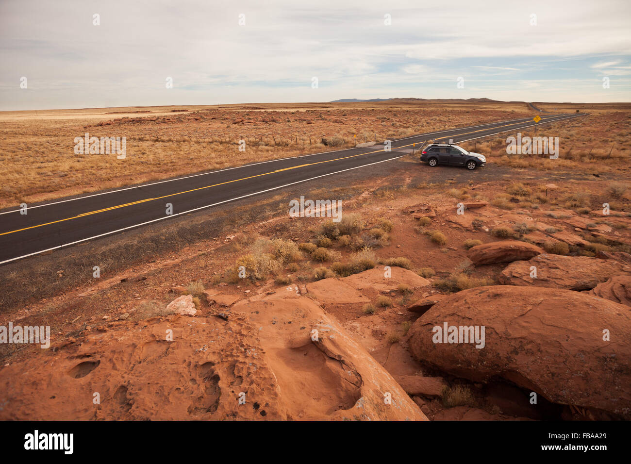 Auto spegnimento desert highway, Arizona, pomeriggio Foto Stock