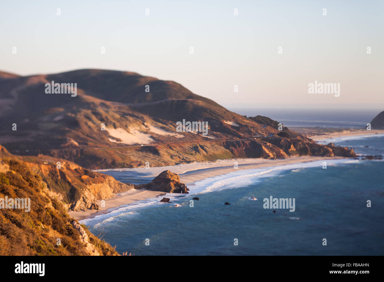 Vista sulla spiaggia al punto Sur, California, tilt shift effetto Foto Stock