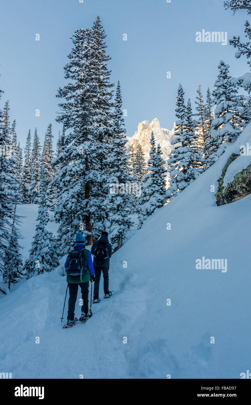 Neve in Rockies consente una esplorazione della montagna in tutte le stagioni Foto Stock