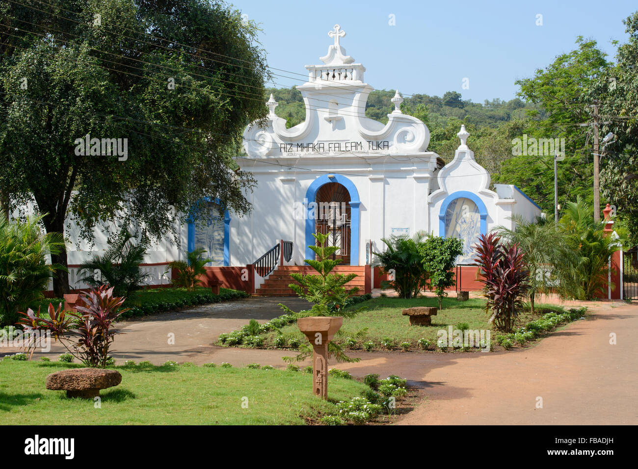 La St Anne's Chiesa nel villaggio di Parra, nei pressi di Mapusa, Nord Goa, India Foto Stock