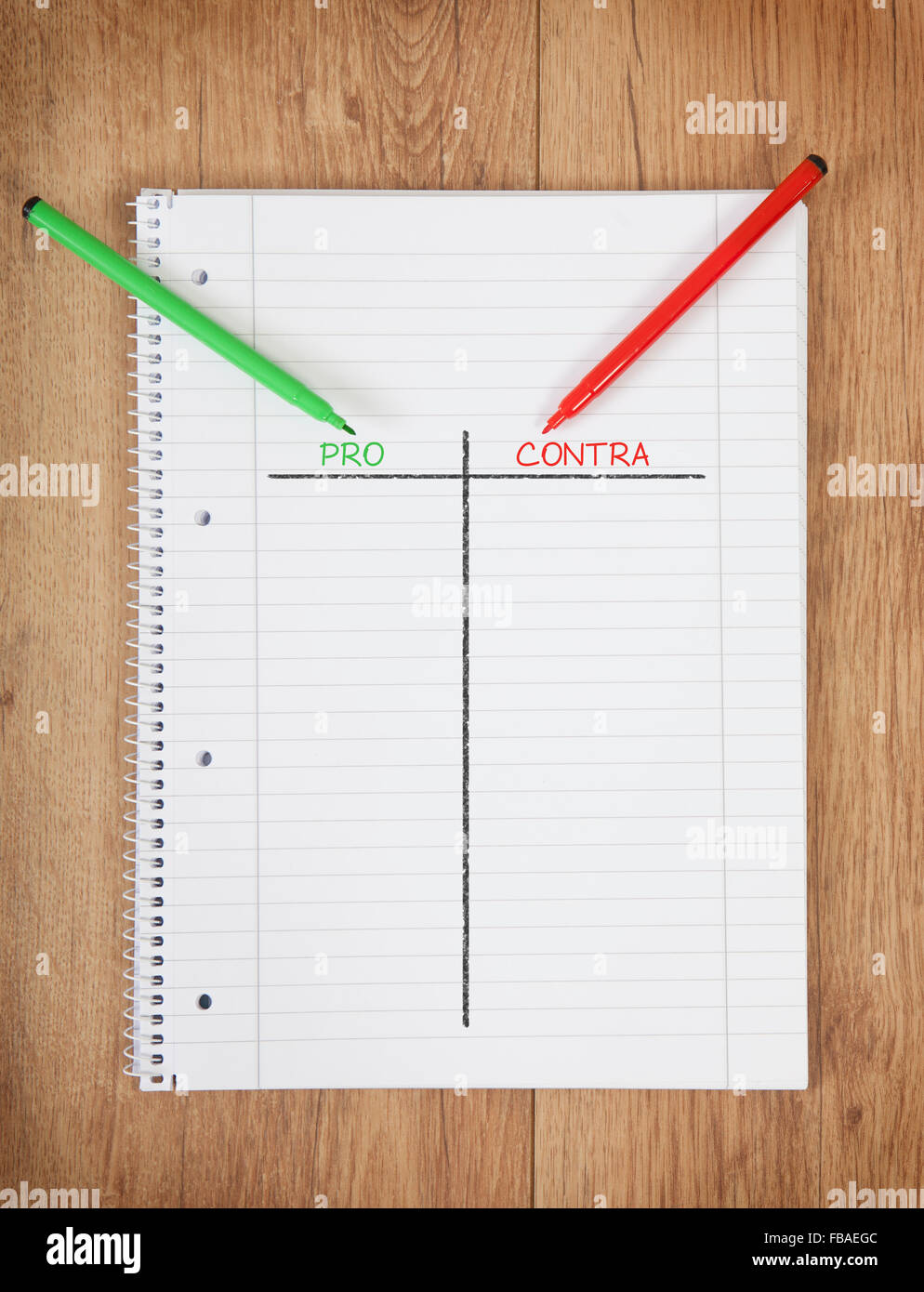 Un blocco note con i pro e i contro il grafico Foto Stock Un blocco note con i pro e i contro il grafico Foto Stock