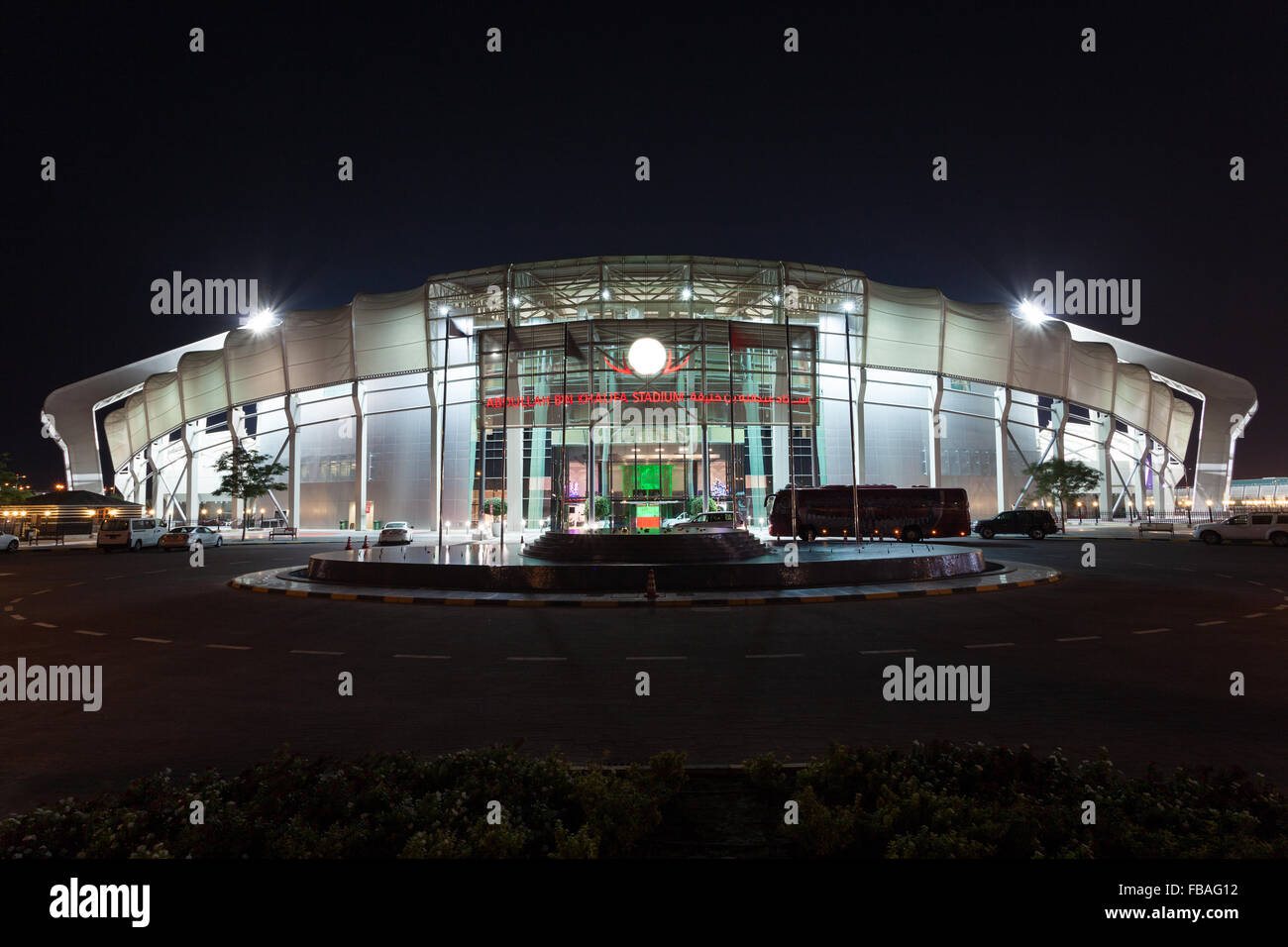 Abdullah Bin Khalifa Stadium di Doha illuminata di notte Foto Stock